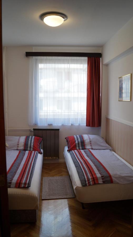 Apartment Sinko - Free Garage Parking, Central, 2 Bedrooms 4 Single Beds, Flexi Check-Out Budapest Eksteriør bilde