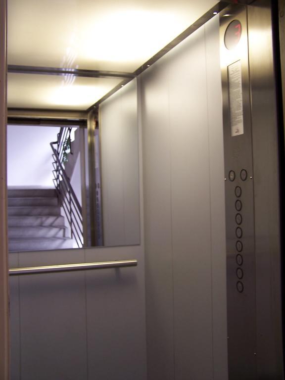 Apartment Sinko - Free Garage Parking, Central, 2 Bedrooms 4 Single Beds, Flexi Check-Out Budapest Eksteriør bilde